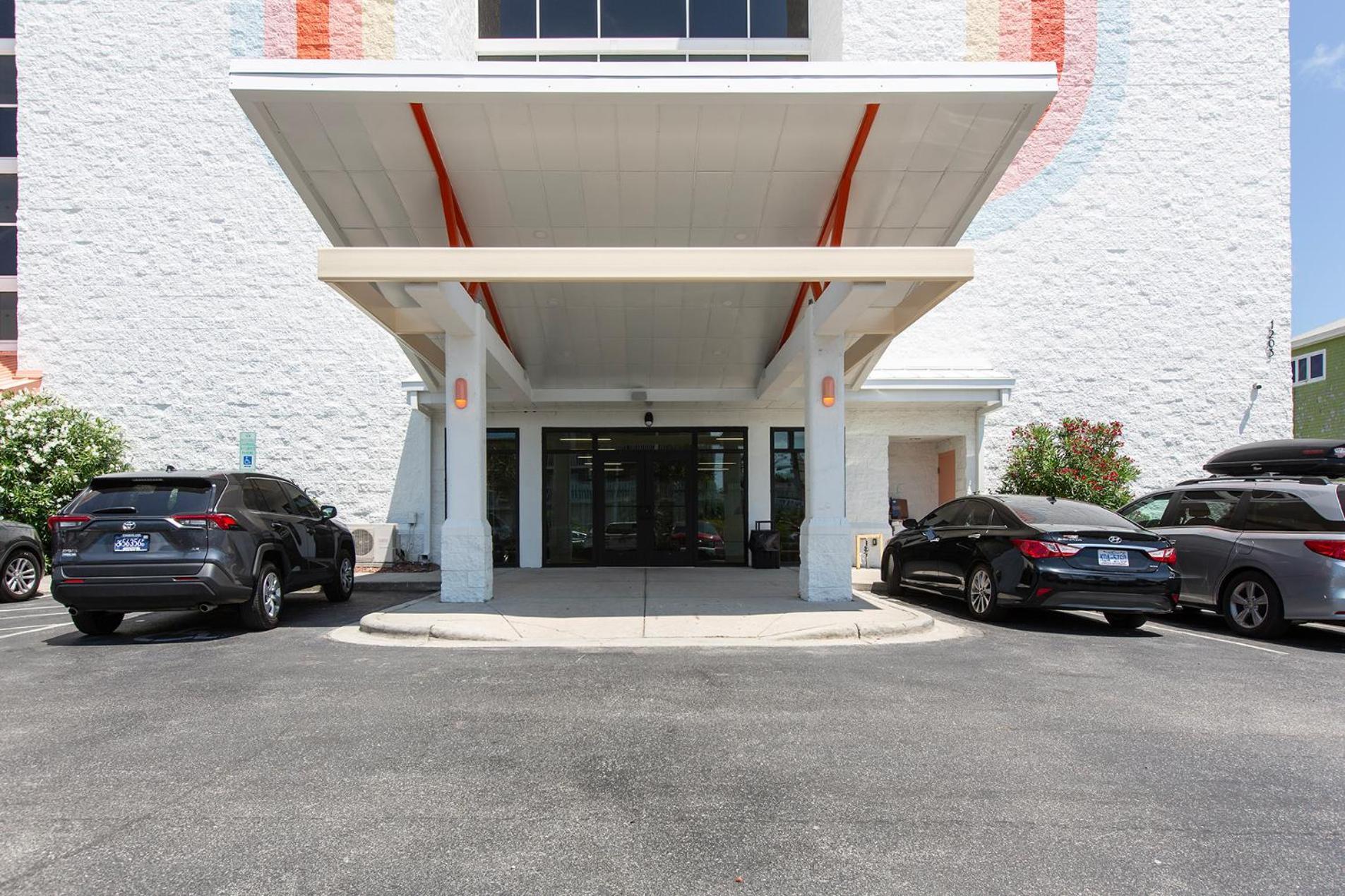 קרולינה ביץ' Golden Sands Oceanfront Hotel מראה חיצוני תמונה